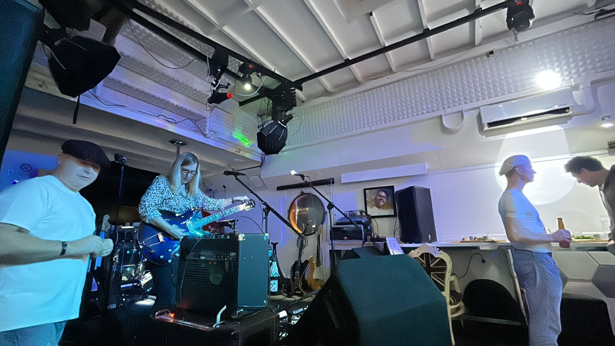 Rouge Dog live